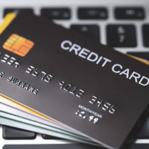 Povratne uplate i sporovi: upravljanje problemima s kreditnim karticama u online kasinima
