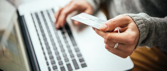 Globalno: Kako kreditne kartice pojednostavljuju prekogranične online kazino transakcije