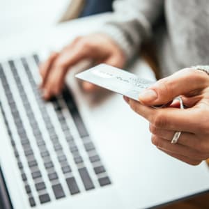 Globalno: Kako kreditne kartice pojednostavljuju prekograniÄ�ne online kazino transakcije